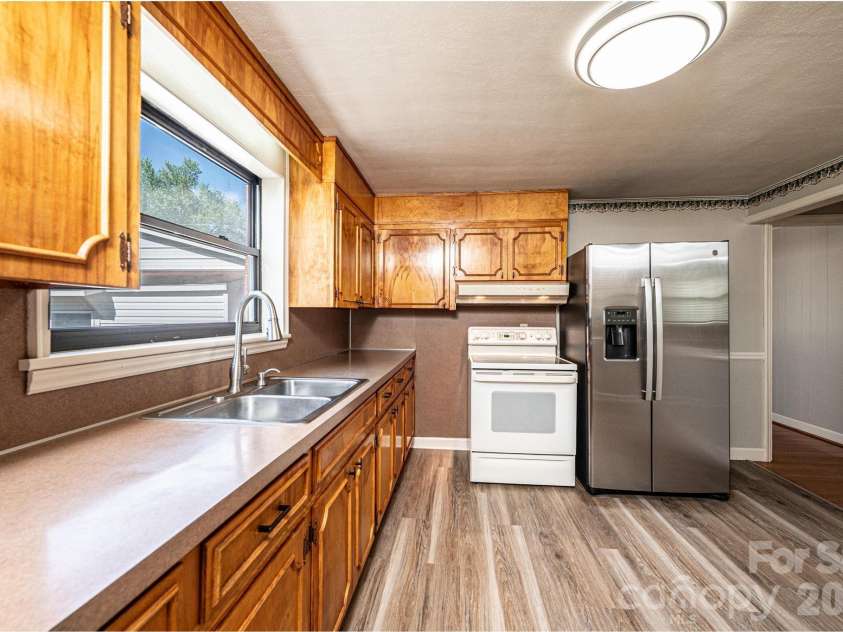 2649 Westview Acres Street, Hickory, NC 28601.  MLS# CAR4371738, YatesRealty ID 15627. 