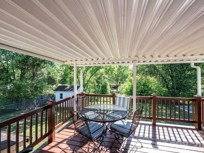 2649 Westview Acres Street, Hickory, NC 28601.  MLS# CAR4371738, YatesRealty ID 15627. 