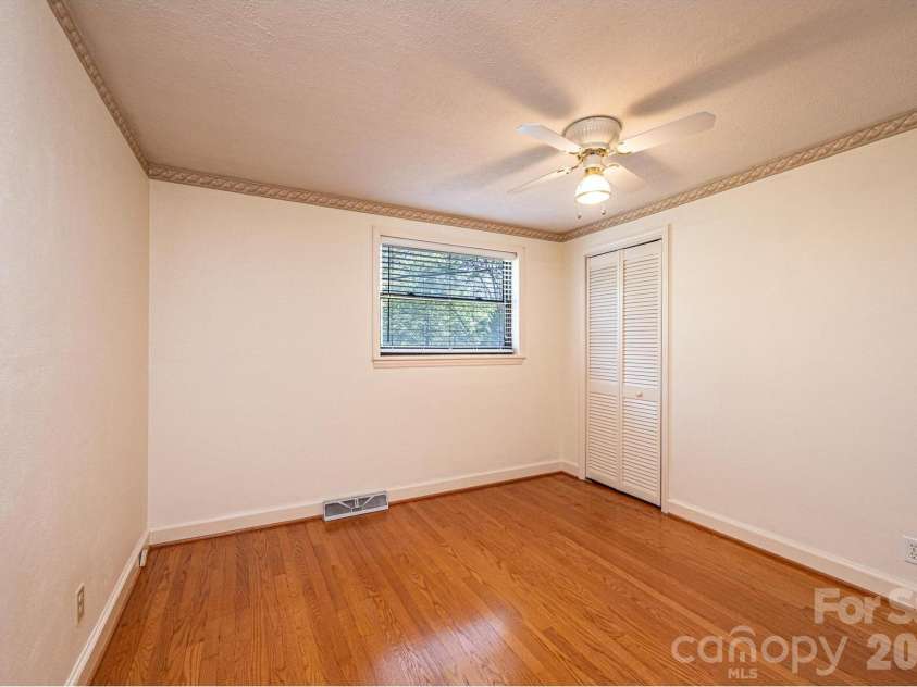 2649 Westview Acres Street, Hickory, NC 28601.  MLS# CAR4371738, YatesRealty ID 15627. 