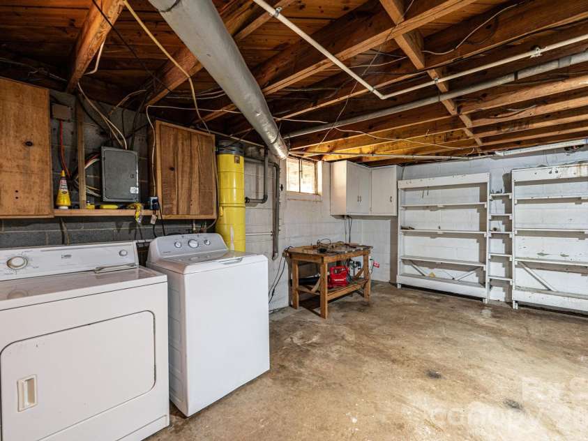 2649 Westview Acres Street, Hickory, NC 28601.  MLS# CAR4371738, YatesRealty ID 15627. 