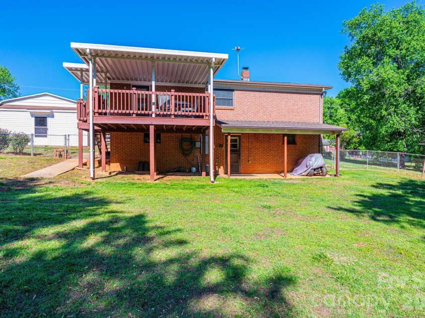2649 Westview Acres Street, Hickory, NC 28601.  MLS# CAR4371738, YatesRealty ID 15627. 