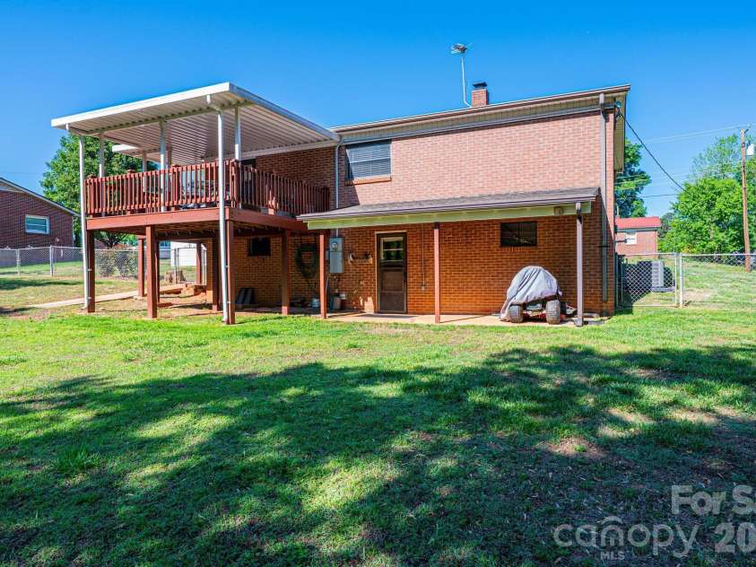 2649 Westview Acres Street, Hickory, NC 28601.  MLS# CAR4371738, YatesRealty ID 15627. 