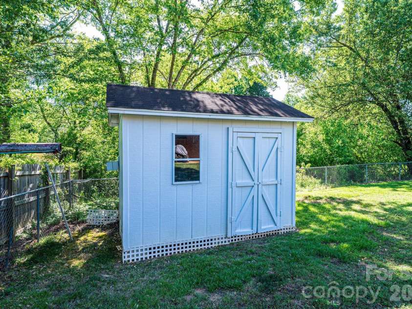 2649 Westview Acres Street, Hickory, NC 28601.  MLS# CAR4371738, YatesRealty ID 15627. 