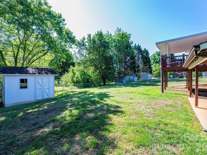 2649 Westview Acres Street, Hickory, NC 28601.  MLS# CAR4371738, YatesRealty ID 15627. 