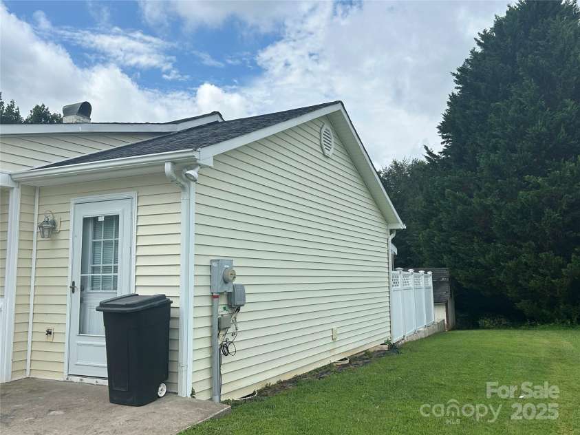 617 Reservoir Road, Marion, NC 28752.  MLS# CAR4257256, YatesRealty ID 15627. Entrance into the mud room or laundry room
