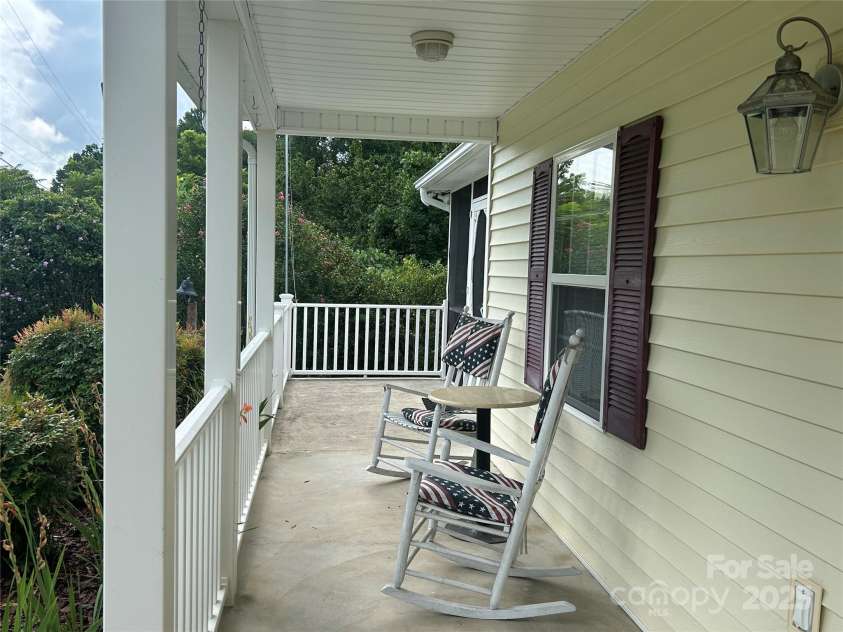 617 Reservoir Road, Marion, NC 28752.  MLS# CAR4257256, YatesRealty ID 15627. Front Porch