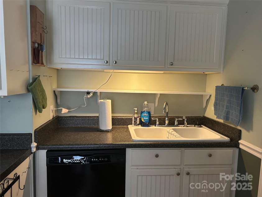 617 Reservoir Road, Marion, NC 28752.  MLS# CAR4257256, YatesRealty ID 15627. Kitchen Sink