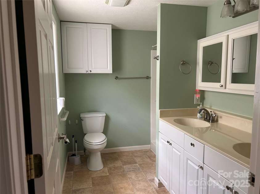 617 Reservoir Road, Marion, NC 28752.  MLS# CAR4257256, YatesRealty ID 15627. Master Bath