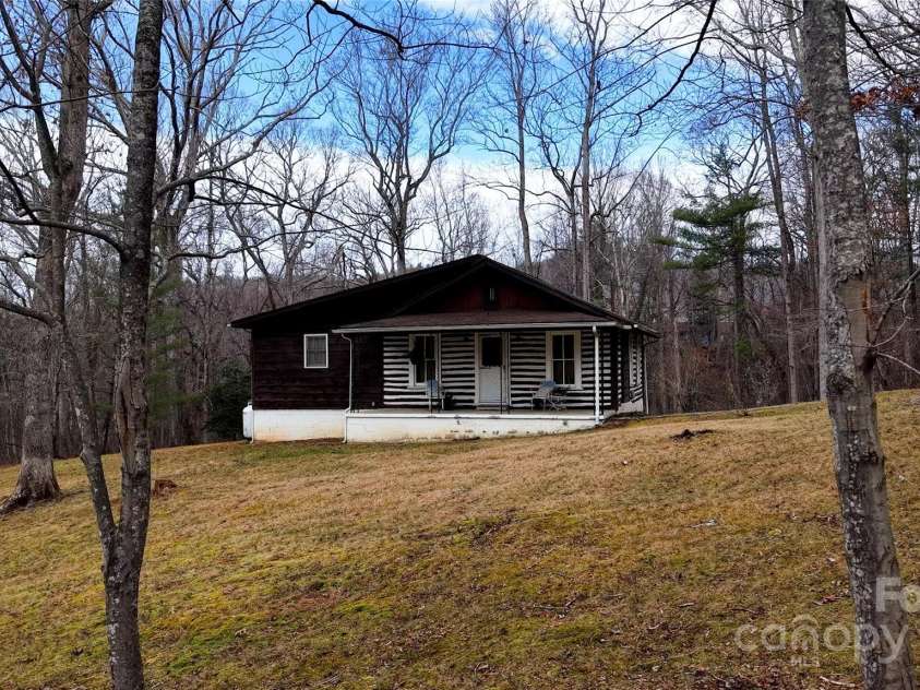 67 Shawnee Trail, Asheville, NC 28805.  MLS# CAR4331437, YatesRealty ID 1563. Cabin in the woods