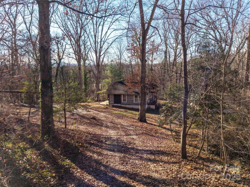 67 Shawnee Trail, Asheville, NC 28805.  MLS# CAR4331437, YatesRealty ID 1563. Driveway to Cabin