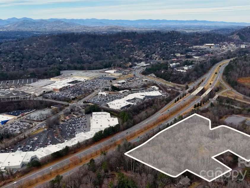 67 Shawnee Trail, Asheville, NC 28805.  MLS# CAR4331437, YatesRealty ID 1563. Near Asheville Square Mall, Shopping and other