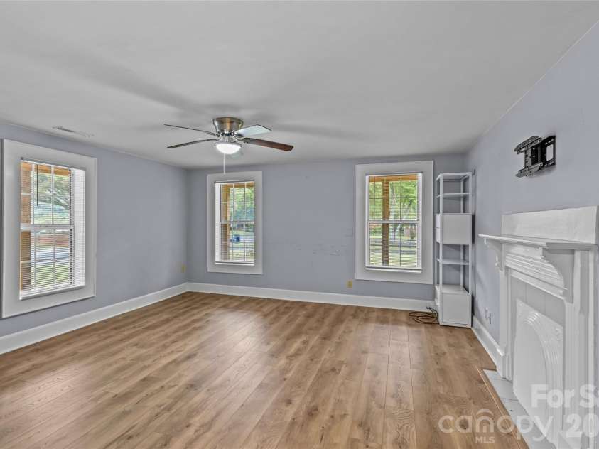 3824 Matthews Mint Hill Road, Matthews, NC 28105.  MLS# CAR4308589, YatesRealty ID 15630. 