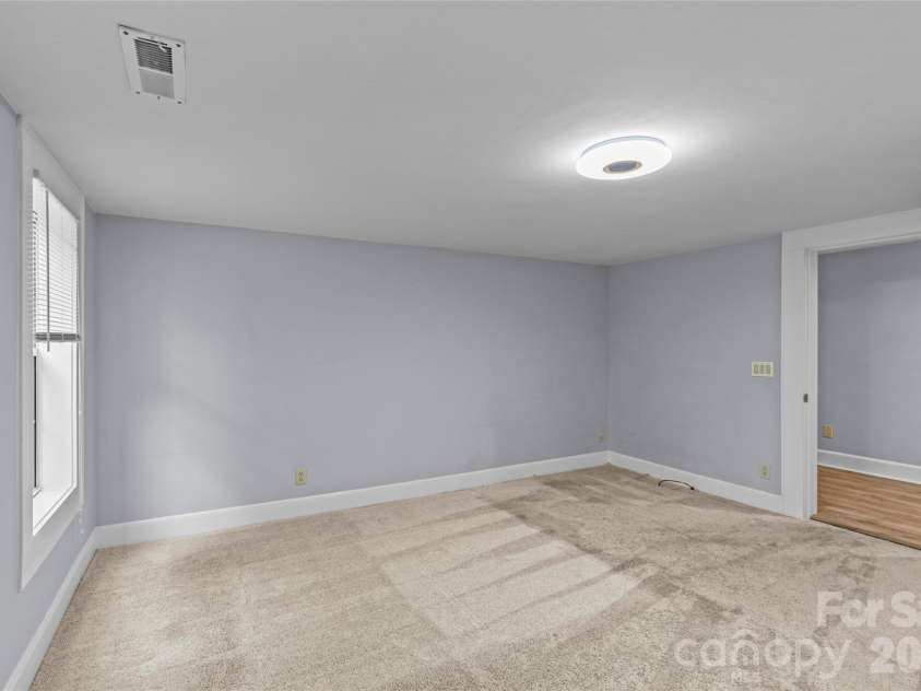 3824 Matthews Mint Hill Road, Matthews, NC 28105.  MLS# CAR4308589, YatesRealty ID 15630. 