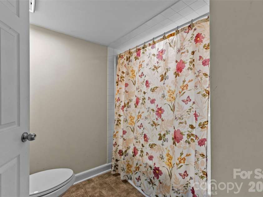 3824 Matthews Mint Hill Road, Matthews, NC 28105.  MLS# CAR4308589, YatesRealty ID 15630. 