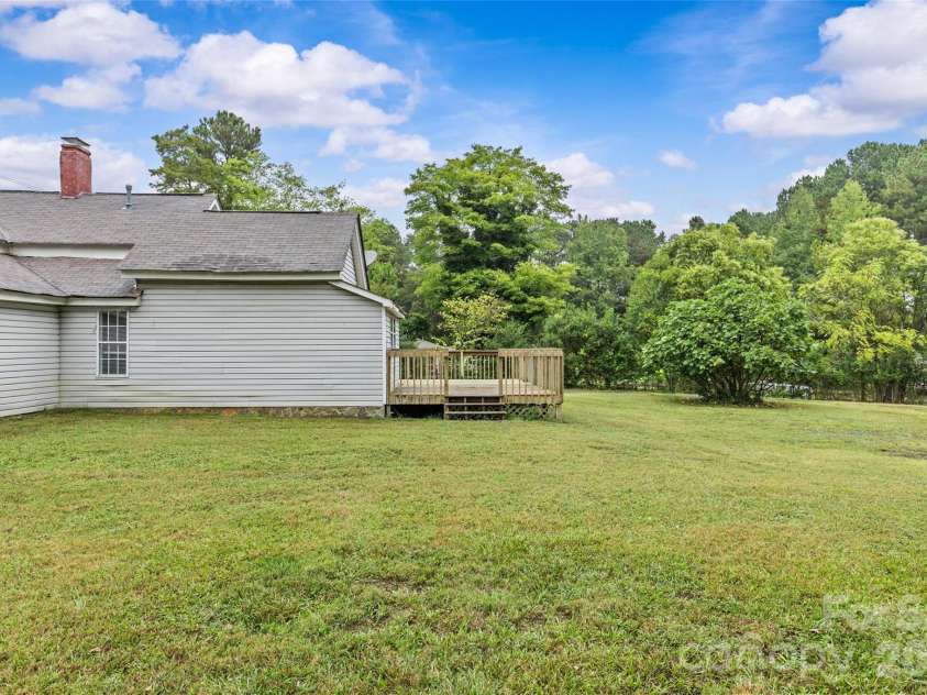 3824 Matthews Mint Hill Road, Matthews, NC 28105.  MLS# CAR4308589, YatesRealty ID 15630. 