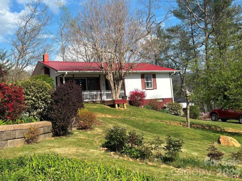 493 Franklintown Road, Spruce Pine, NC 28777.  MLS# CAR4369688, YatesRealty ID 15631. 