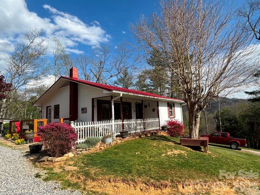 493 Franklintown Road, Spruce Pine, NC 28777.  MLS# CAR4369688, YatesRealty ID 15631. 