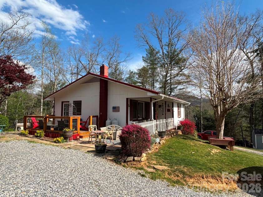 493 Franklintown Road, Spruce Pine, NC 28777.  MLS# CAR4369688, YatesRealty ID 15631. 