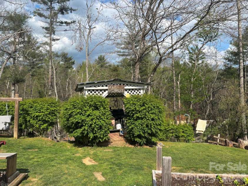 493 Franklintown Road, Spruce Pine, NC 28777.  MLS# CAR4369688, YatesRealty ID 15631. 