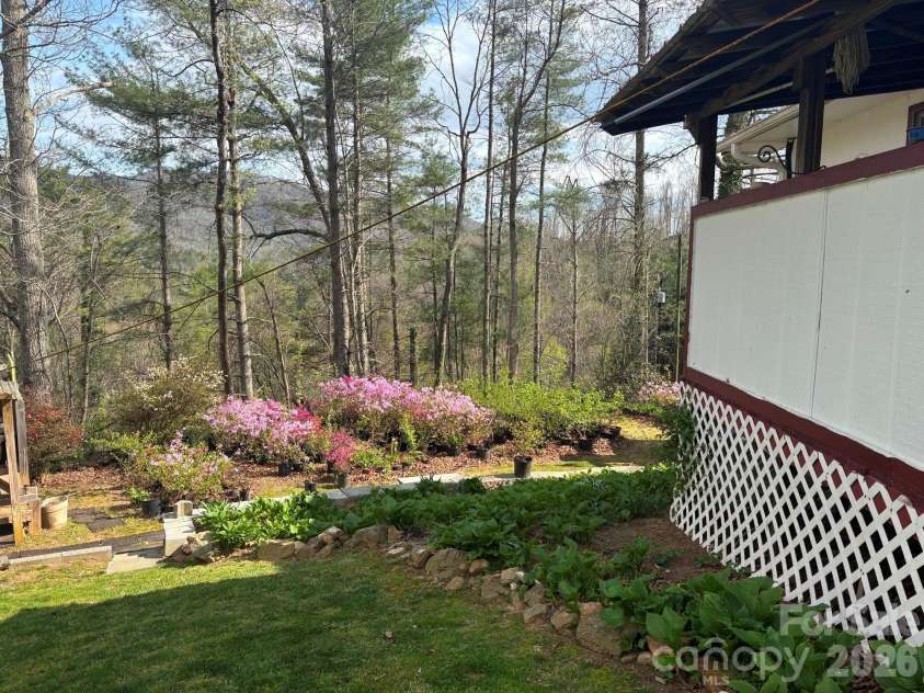 493 Franklintown Road, Spruce Pine, NC 28777.  MLS# CAR4369688, YatesRealty ID 15631. 