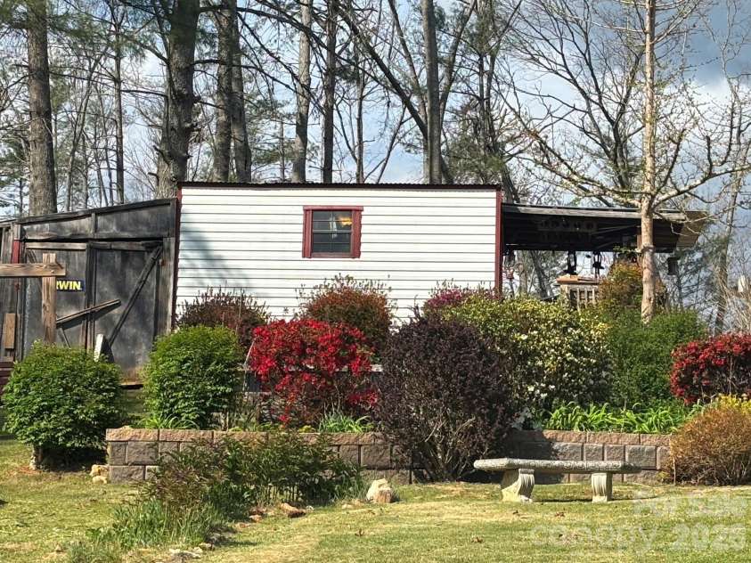 493 Franklintown Road, Spruce Pine, NC 28777.  MLS# CAR4369688, YatesRealty ID 15631. 