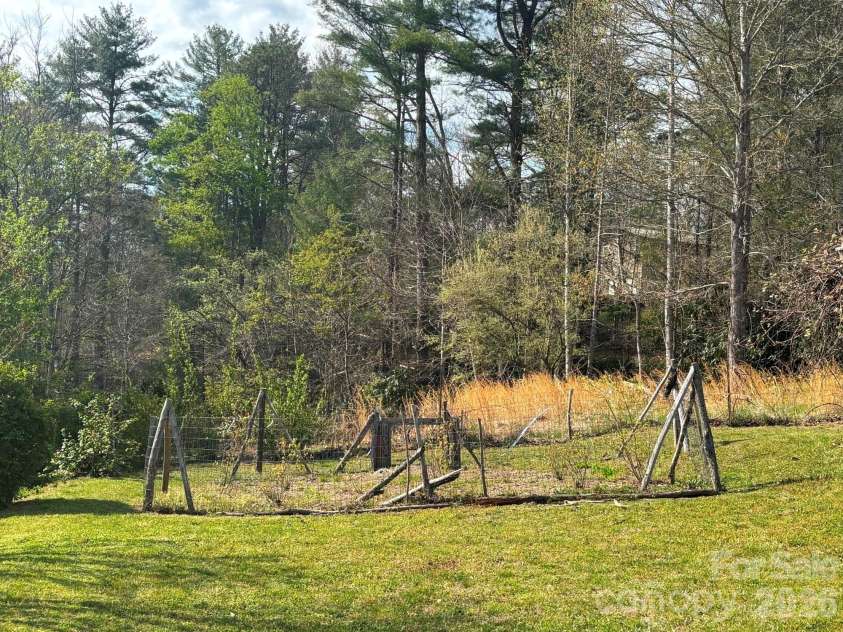 493 Franklintown Road, Spruce Pine, NC 28777.  MLS# CAR4369688, YatesRealty ID 15631. 