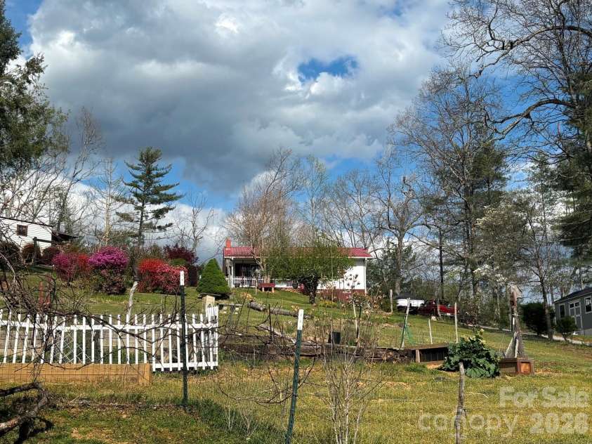 493 Franklintown Road, Spruce Pine, NC 28777.  MLS# CAR4369688, YatesRealty ID 15631. 