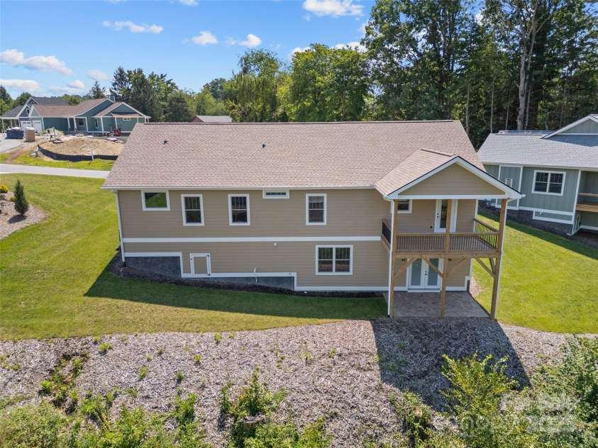 54 Olde Oak Lane, Hendersonville, NC 28792.  MLS# CAR4291259, YatesRealty ID 15631. 