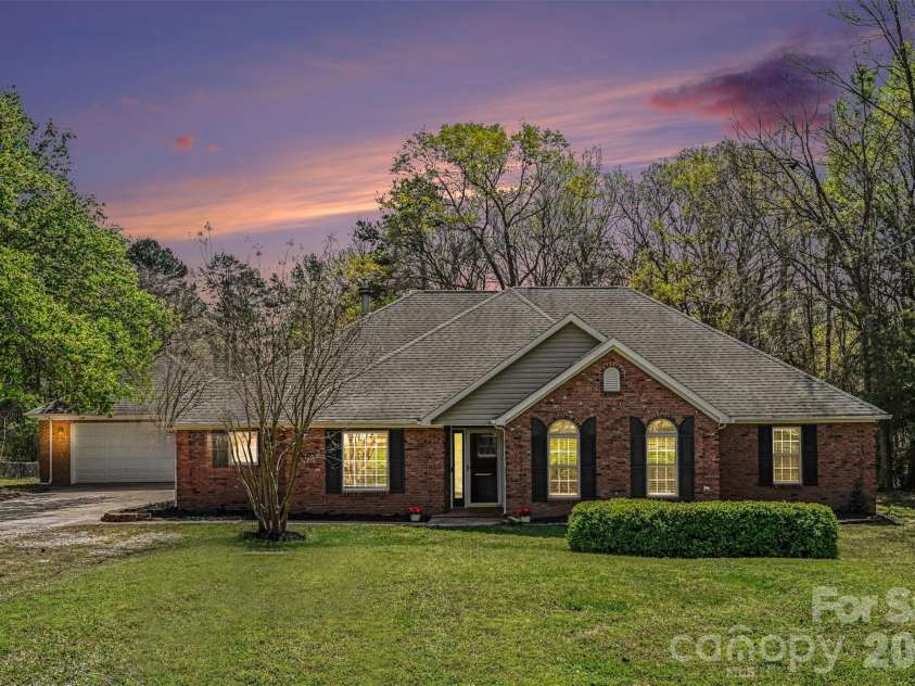 7329 Bailywick Drive, Waxhaw, NC 28173.  MLS# CAR4334755, YatesRealty ID 15632. 