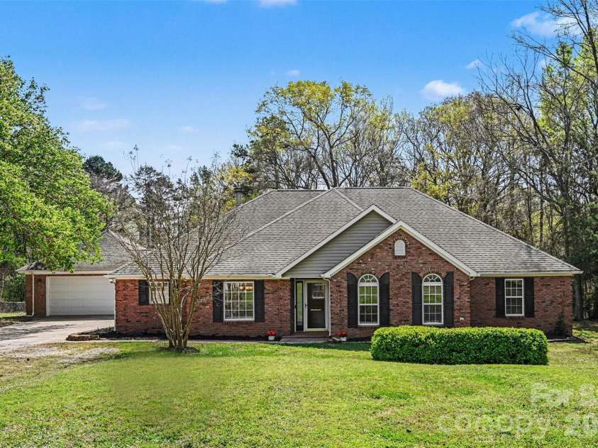 7329 Bailywick Drive, Waxhaw, NC 28173.  MLS# CAR4334755, YatesRealty ID 15632. 