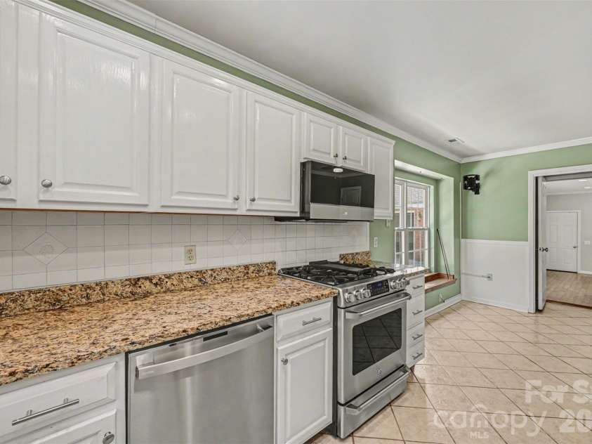 7329 Bailywick Drive, Waxhaw, NC 28173.  MLS# CAR4334755, YatesRealty ID 15632. Kitchen
