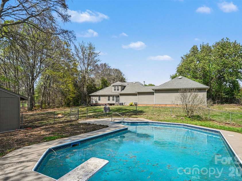 7329 Bailywick Drive, Waxhaw, NC 28173.  MLS# CAR4334755, YatesRealty ID 15632. Pool