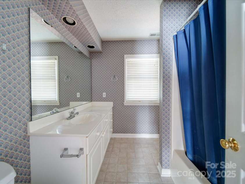 907 Weymouth Drive, Gastonia, NC 28056.  MLS# CAR4187404, YatesRealty ID 15632. Upstairs Full Bath