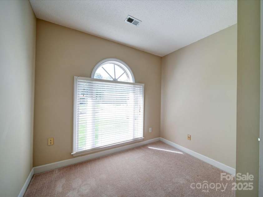 907 Weymouth Drive, Gastonia, NC 28056.  MLS# CAR4187404, YatesRealty ID 15632. Upstairs Office/flex room