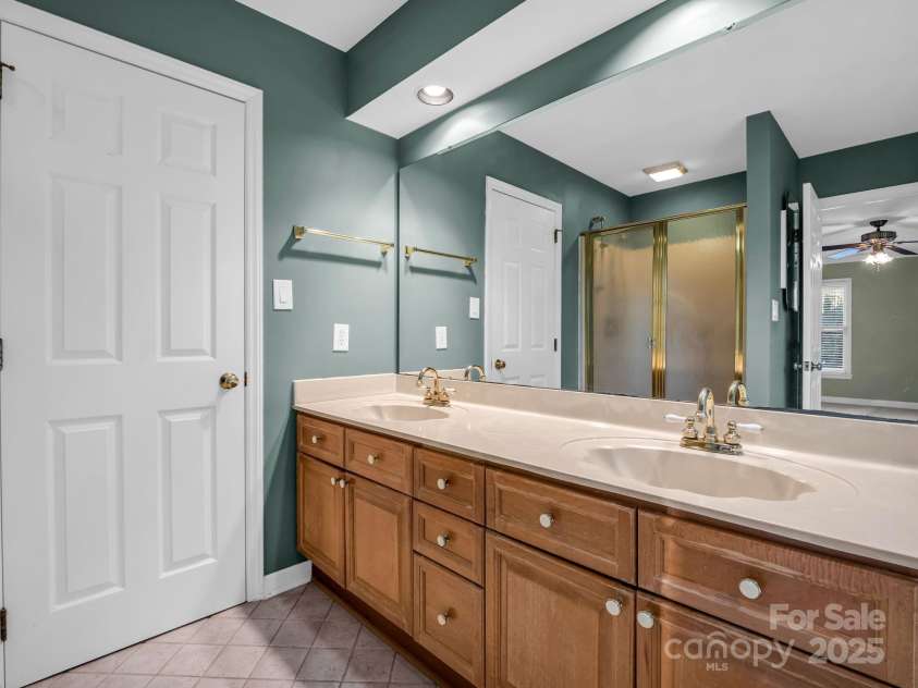 907 Weymouth Drive, Gastonia, NC 28056.  MLS# CAR4328051, YatesRealty ID 15632. 