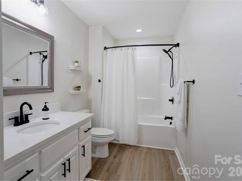 1390 Bennington Drive, Concord, NC 28027.  MLS# CAR4371953, YatesRealty ID 15633. Full bath #2 - upstairs