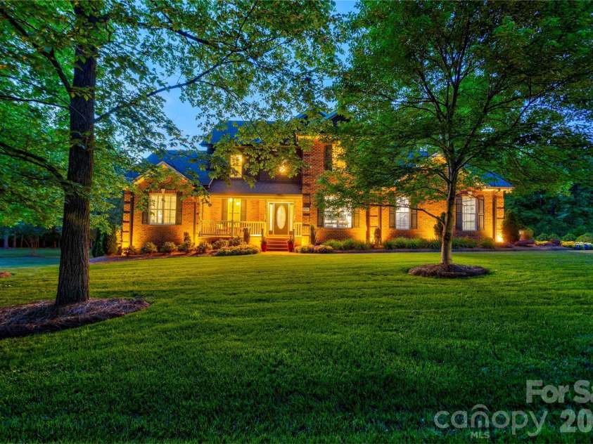 1390 Bennington Drive, Concord, NC 28027.  MLS# CAR4371953, YatesRealty ID 15633. Home begins here
