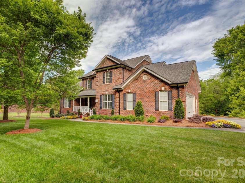1390 Bennington Drive, Concord, NC 28027.  MLS# CAR4371953, YatesRealty ID 15633. Private, spacious and all the comforts