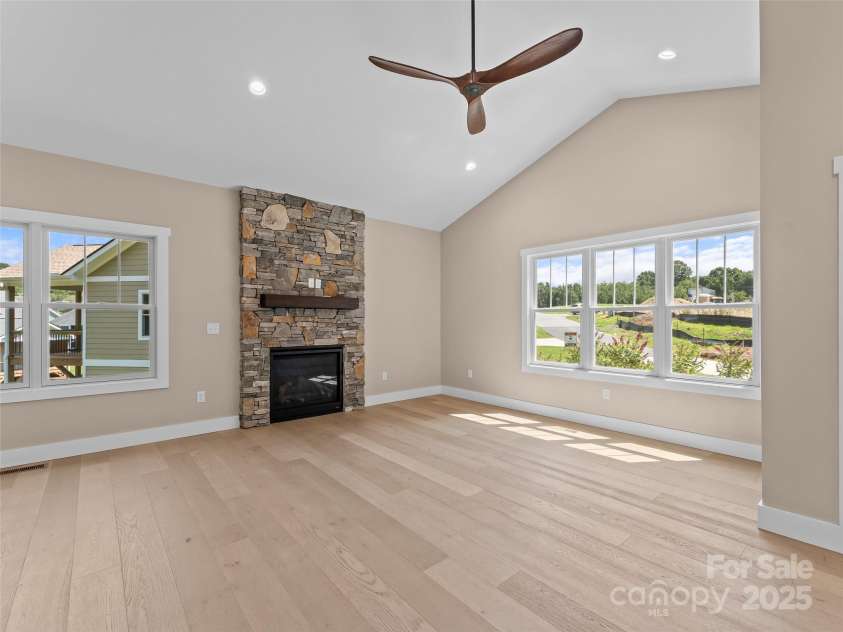 58 Olde Oak Lane, Hendersonville, NC 28792.  MLS# CAR4291388, YatesRealty ID 15633. 