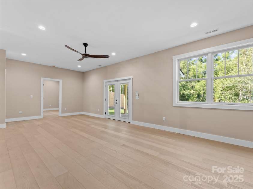 58 Olde Oak Lane, Hendersonville, NC 28792.  MLS# CAR4291388, YatesRealty ID 15633. 