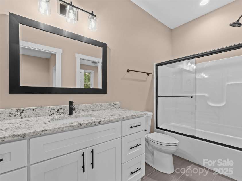 58 Olde Oak Lane, Hendersonville, NC 28792.  MLS# CAR4291388, YatesRealty ID 15633. 