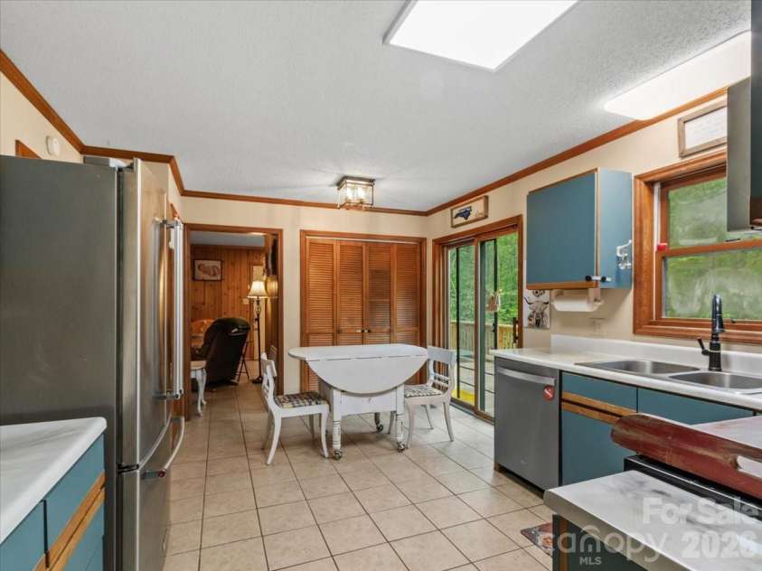 190 Executive Estates Drive, Old Fort, NC 28762.  MLS# CAR4349783, YatesRealty ID 15634. Breakfast Nook