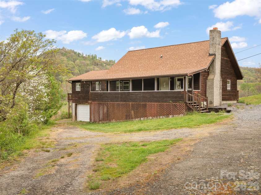 37 Sawyer Ridge Road, Clyde, NC 28721.  MLS# CAR4370652, YatesRealty ID 15636. 