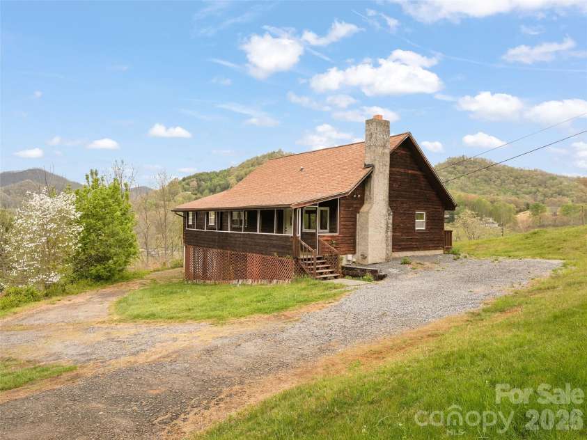 37 Sawyer Ridge Road, Clyde, NC 28721.  MLS# CAR4370652, YatesRealty ID 15636. 