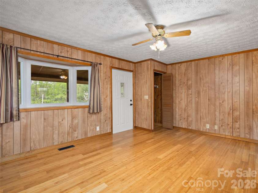 37 Sawyer Ridge Road, Clyde, NC 28721.  MLS# CAR4370652, YatesRealty ID 15636. 