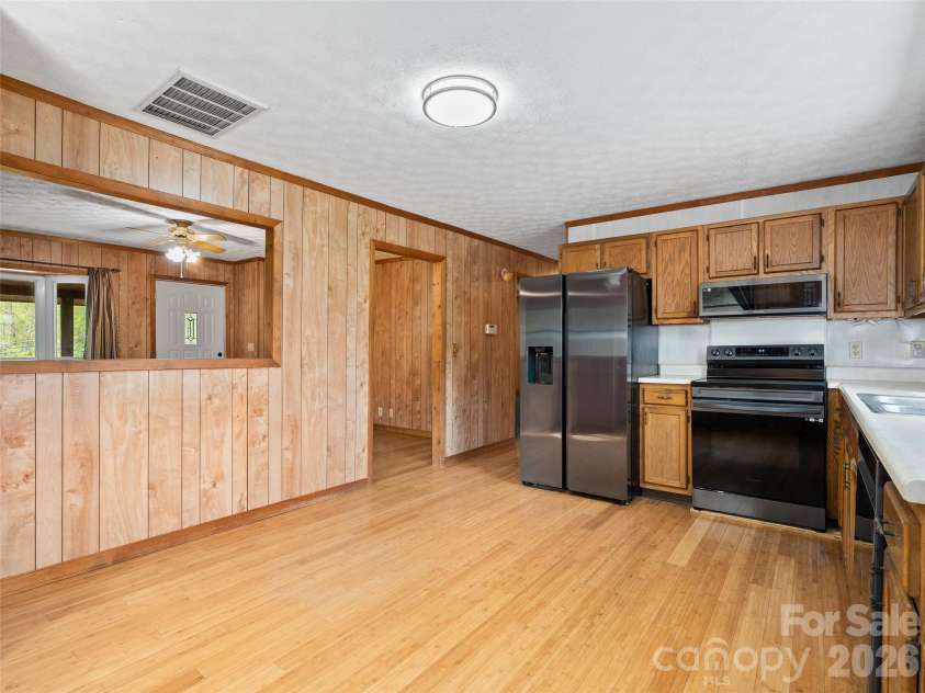 37 Sawyer Ridge Road, Clyde, NC 28721.  MLS# CAR4370652, YatesRealty ID 15636. 