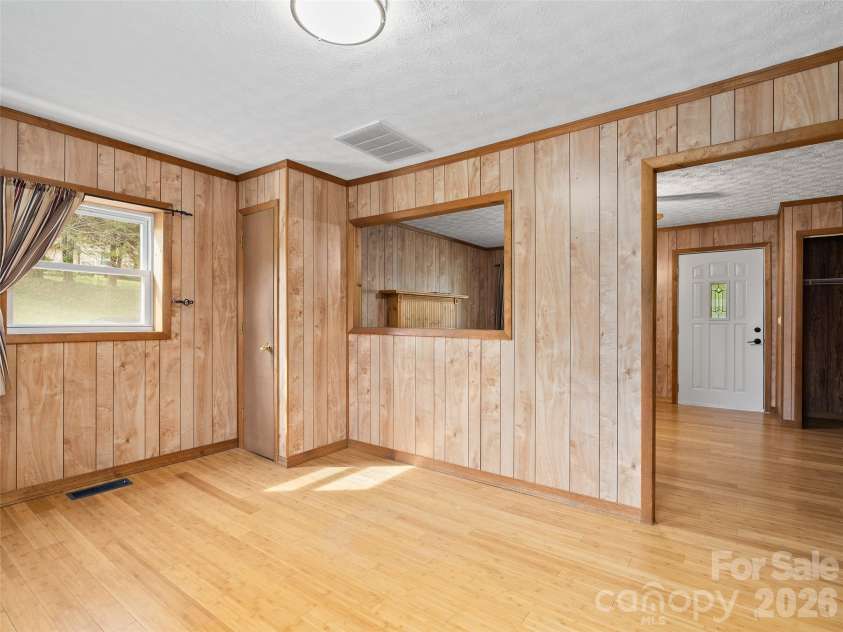 37 Sawyer Ridge Road, Clyde, NC 28721.  MLS# CAR4370652, YatesRealty ID 15636. 