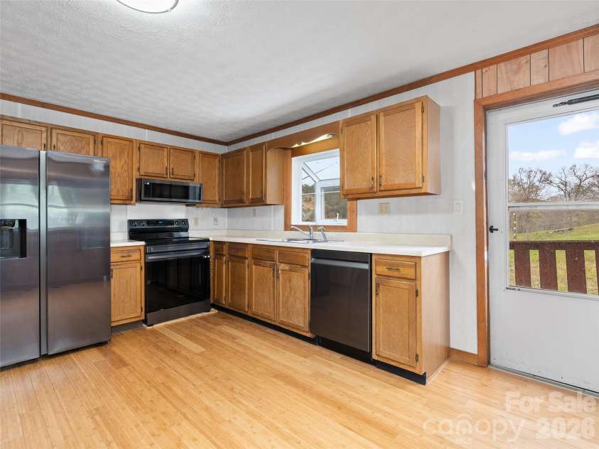 37 Sawyer Ridge Road, Clyde, NC 28721.  MLS# CAR4370652, YatesRealty ID 15636. 