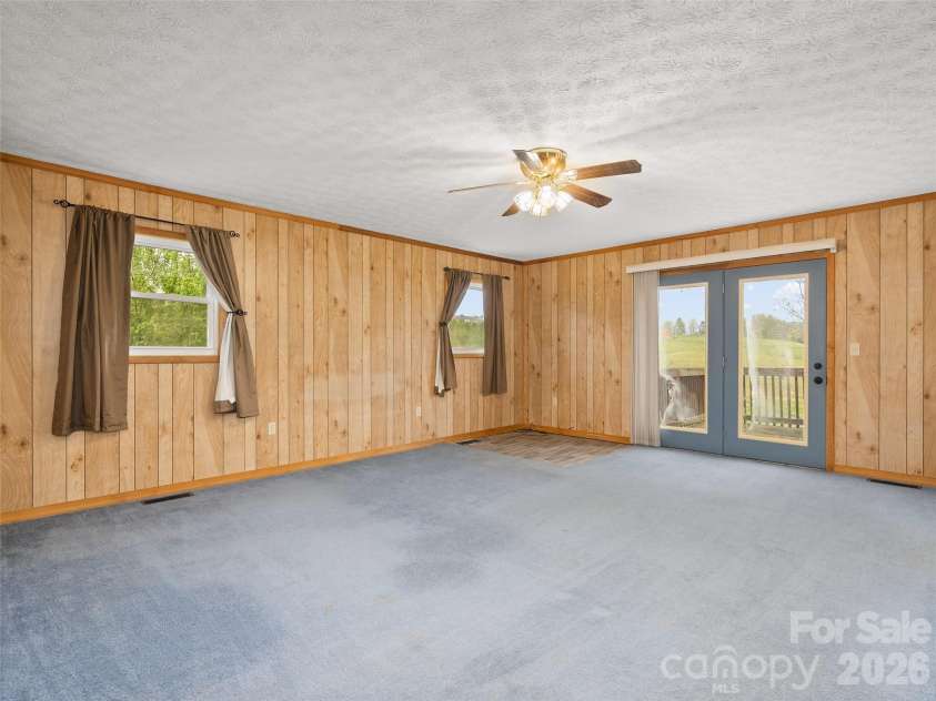 37 Sawyer Ridge Road, Clyde, NC 28721.  MLS# CAR4370652, YatesRealty ID 15636. 