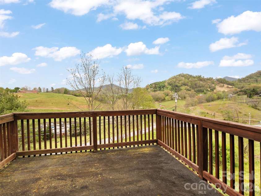 37 Sawyer Ridge Road, Clyde, NC 28721.  MLS# CAR4370652, YatesRealty ID 15636. 